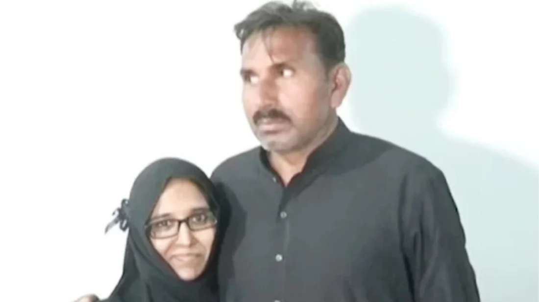 পাকিস্তানে হারিয়ে যাওয়া মেয়েকে ১৭ বছর পর ফিরে পেল পরিবার